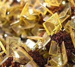 247px-Mimetite-Wulfenite-es151b.jpg