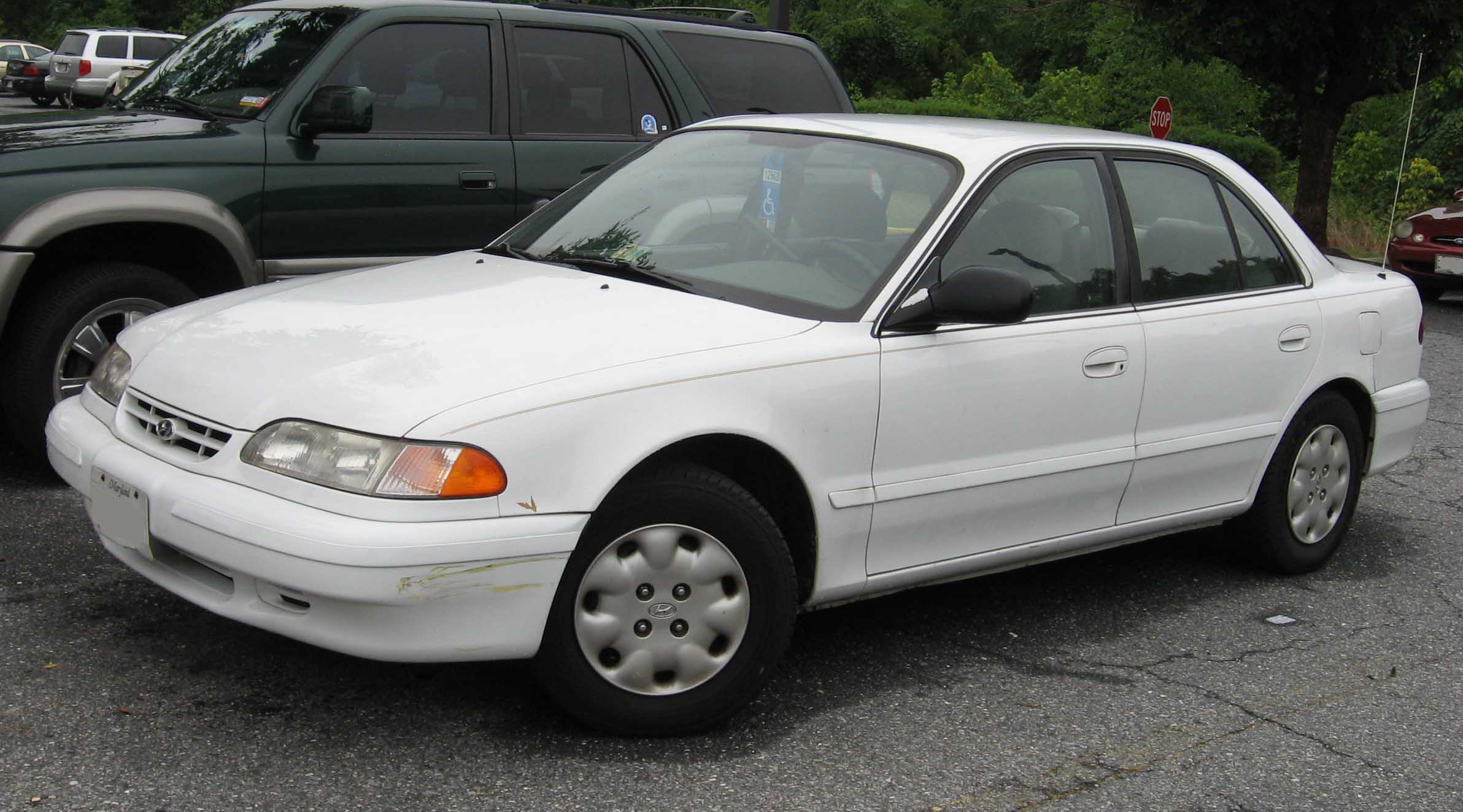 93-94_Hyundai_Sonata.jpg